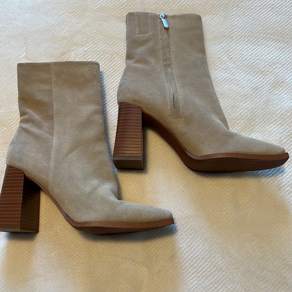 Sam Edelman Ivette Ankle Bootie - Picture 4 of 10